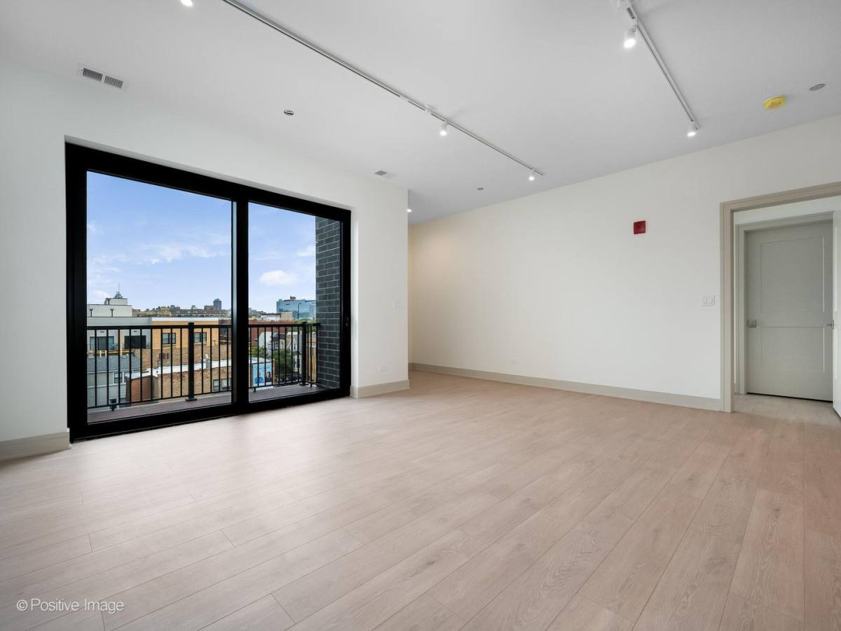 Apartment for rent at 3202 N Racine Ave, Chicago, IL 60657