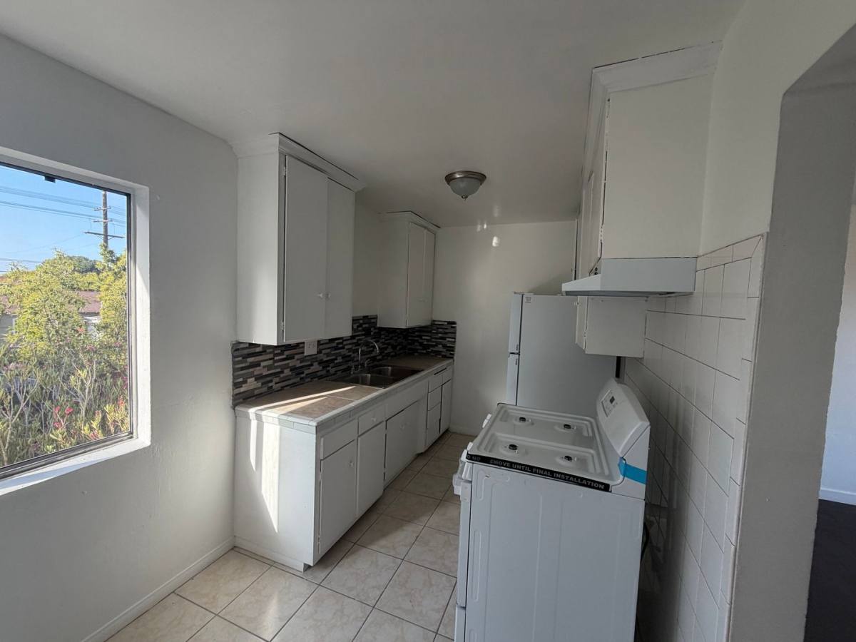 Apartment for rent at 9625 San Gabriel Ave, South Gate, CA 90280