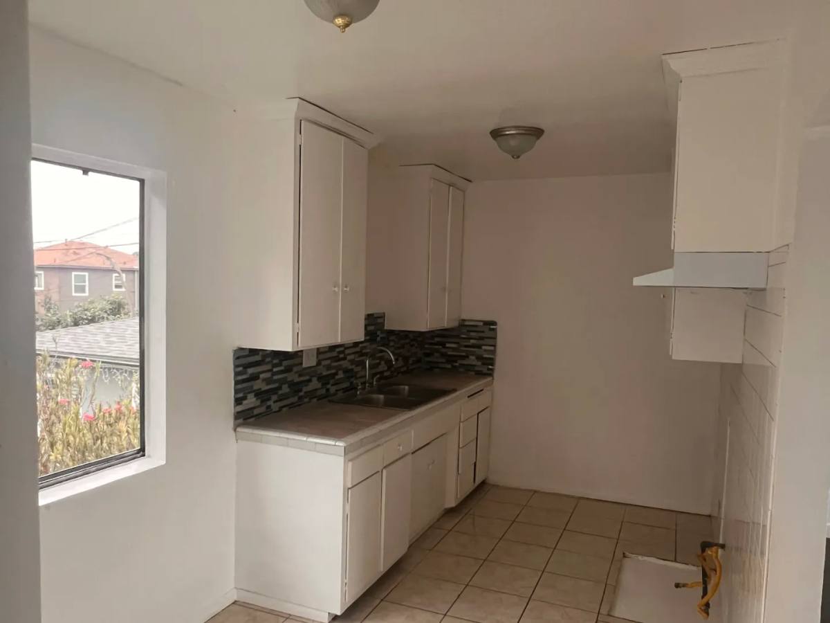 Apartment for rent at 9625 San Gabriel Ave, South Gate, CA 90280