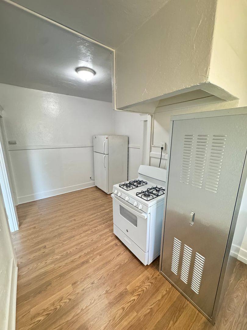 Apartment for rent at 458 W Vernon Ave, Los Angeles, CA 90037