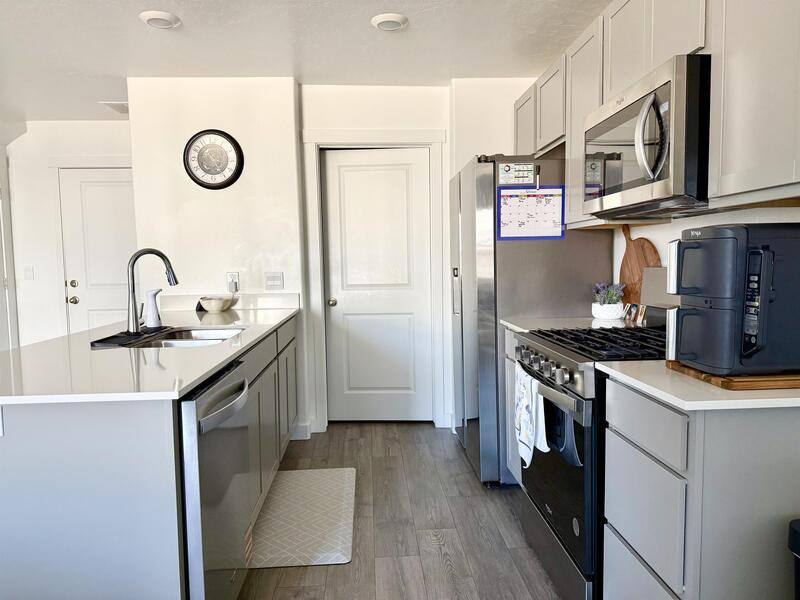Townhouse for rent at 38 N Northshore Dr, Saratoga Springs, UT 84045