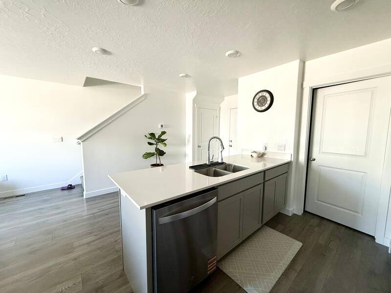 Townhouse for rent at 38 N Northshore Dr, Saratoga Springs, UT 84045