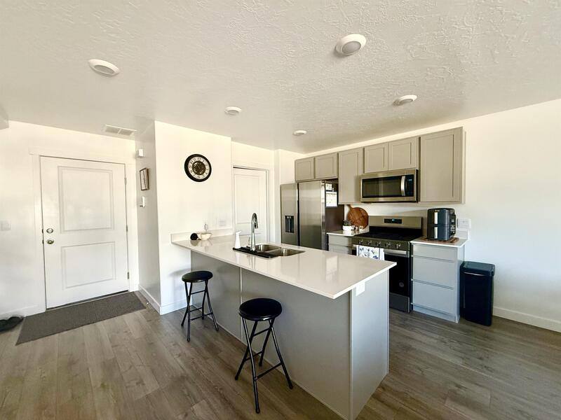 Townhouse for rent at 38 N Northshore Dr, Saratoga Springs, UT 84045
