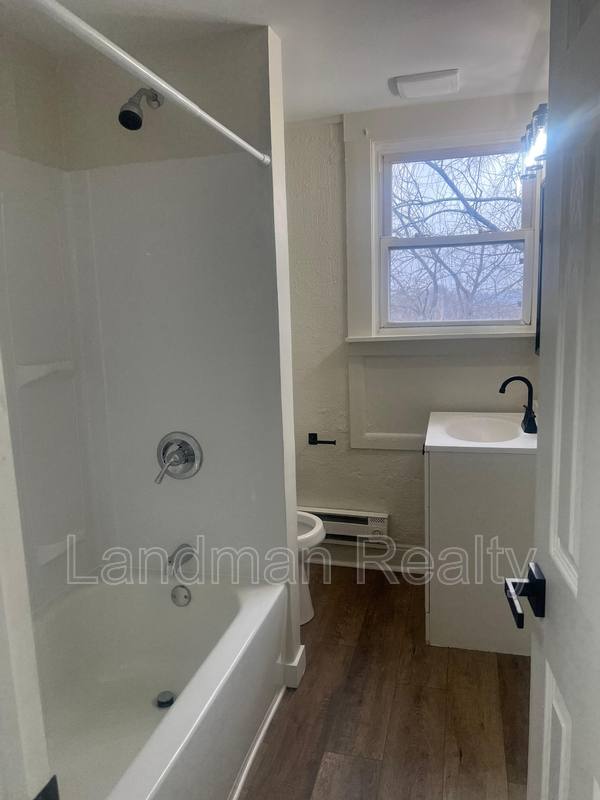 House for rent at 2917 Shadeland Ave, Pittsburgh, PA 15212