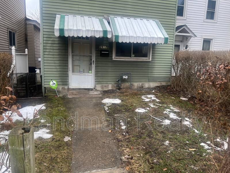 House for rent at 2917 Shadeland Ave, Pittsburgh, PA 15212