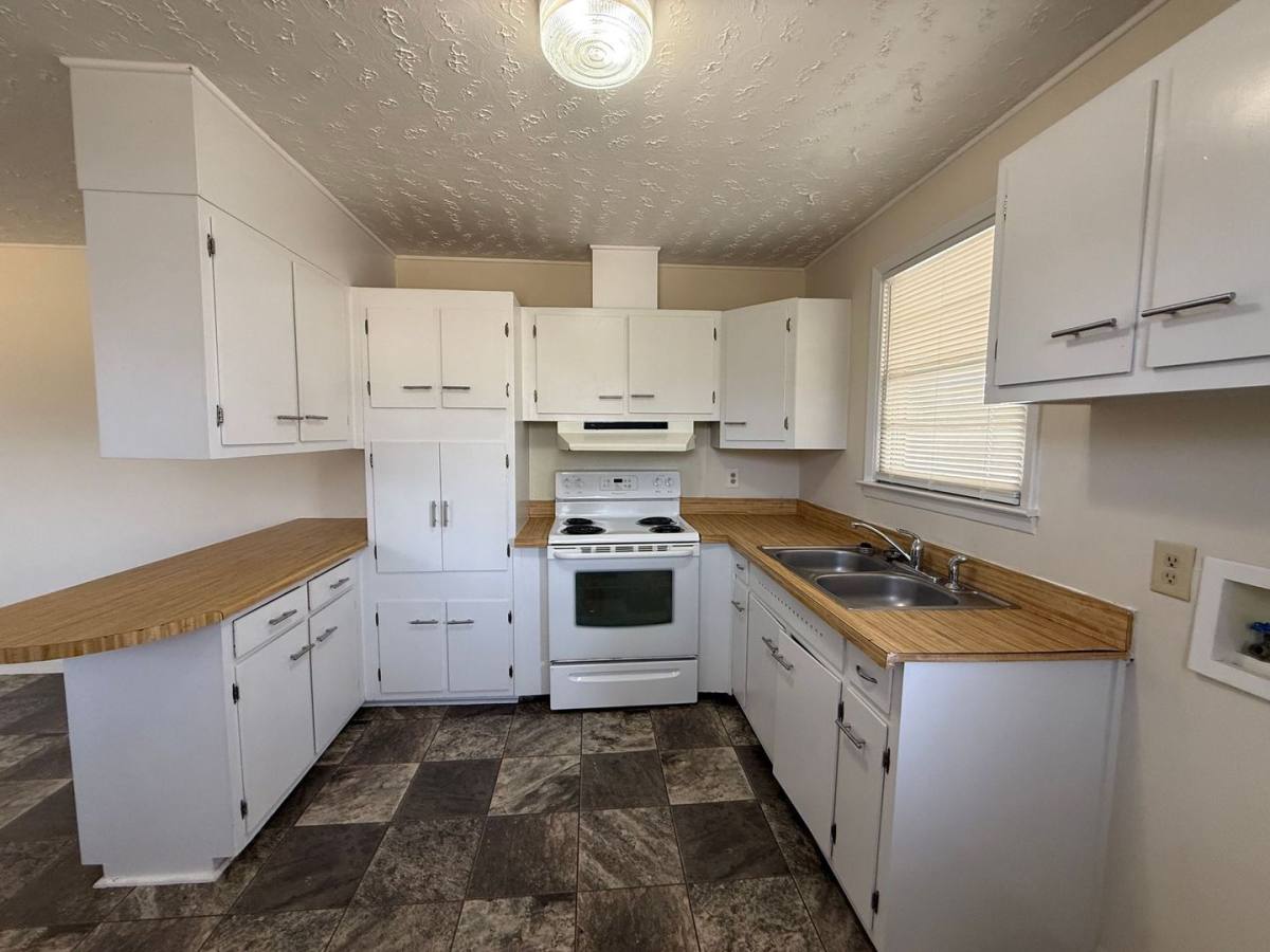 House for rent at 304 Old Hammock Rd, Swansboro, NC 28584