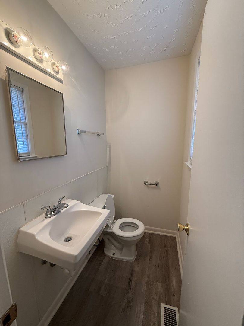 House for rent at 304 Old Hammock Rd, Swansboro, NC 28584
