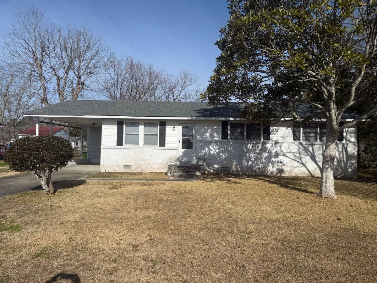 House for rent at 304 Old Hammock Rd, Swansboro, NC 28584