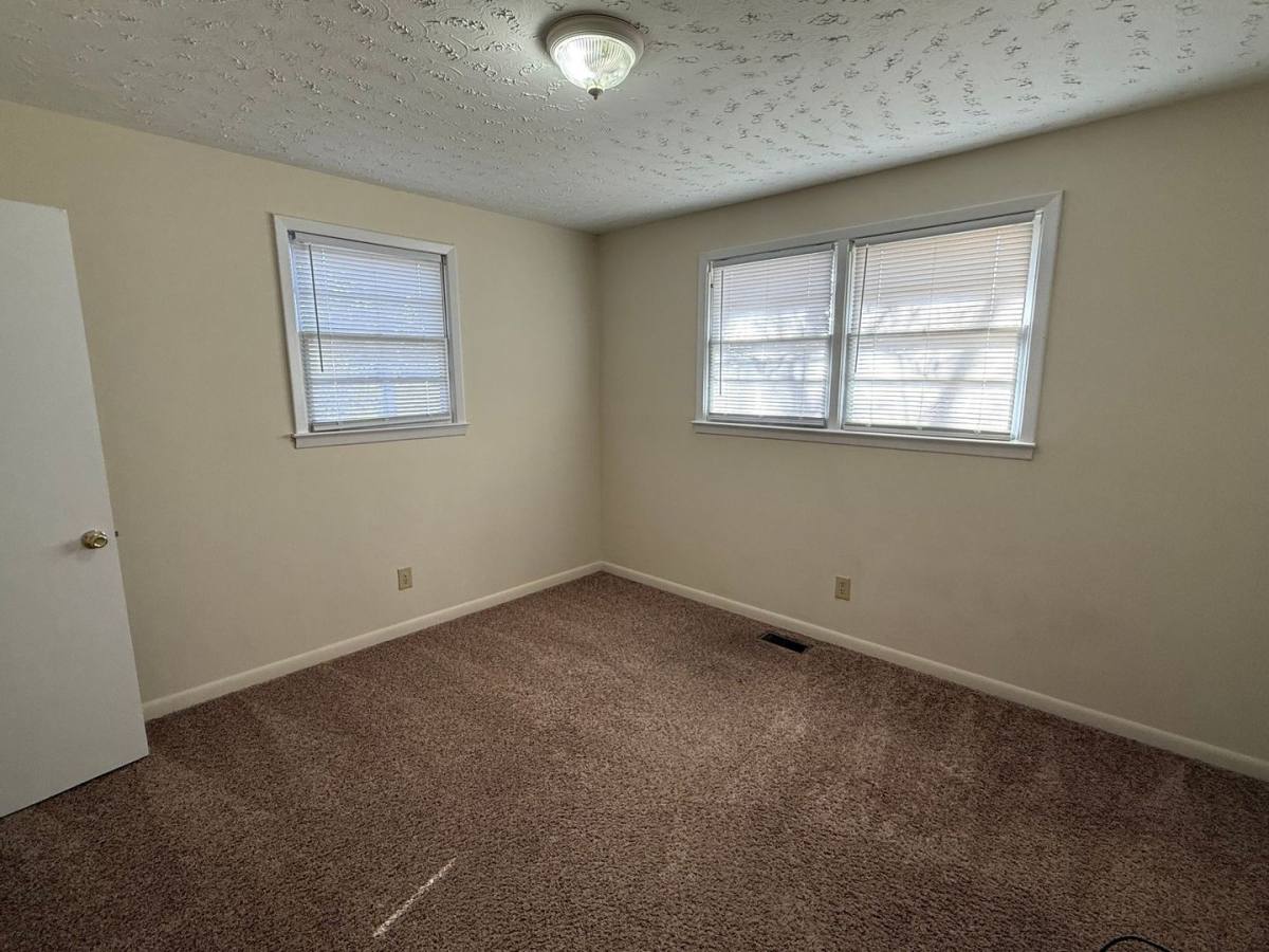 House for rent at 304 Old Hammock Rd, Swansboro, NC 28584