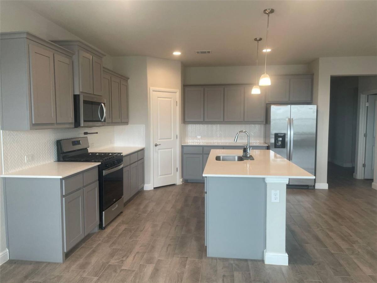 House for rent at 135 Lunayena Rd, Rhome, TX 76078