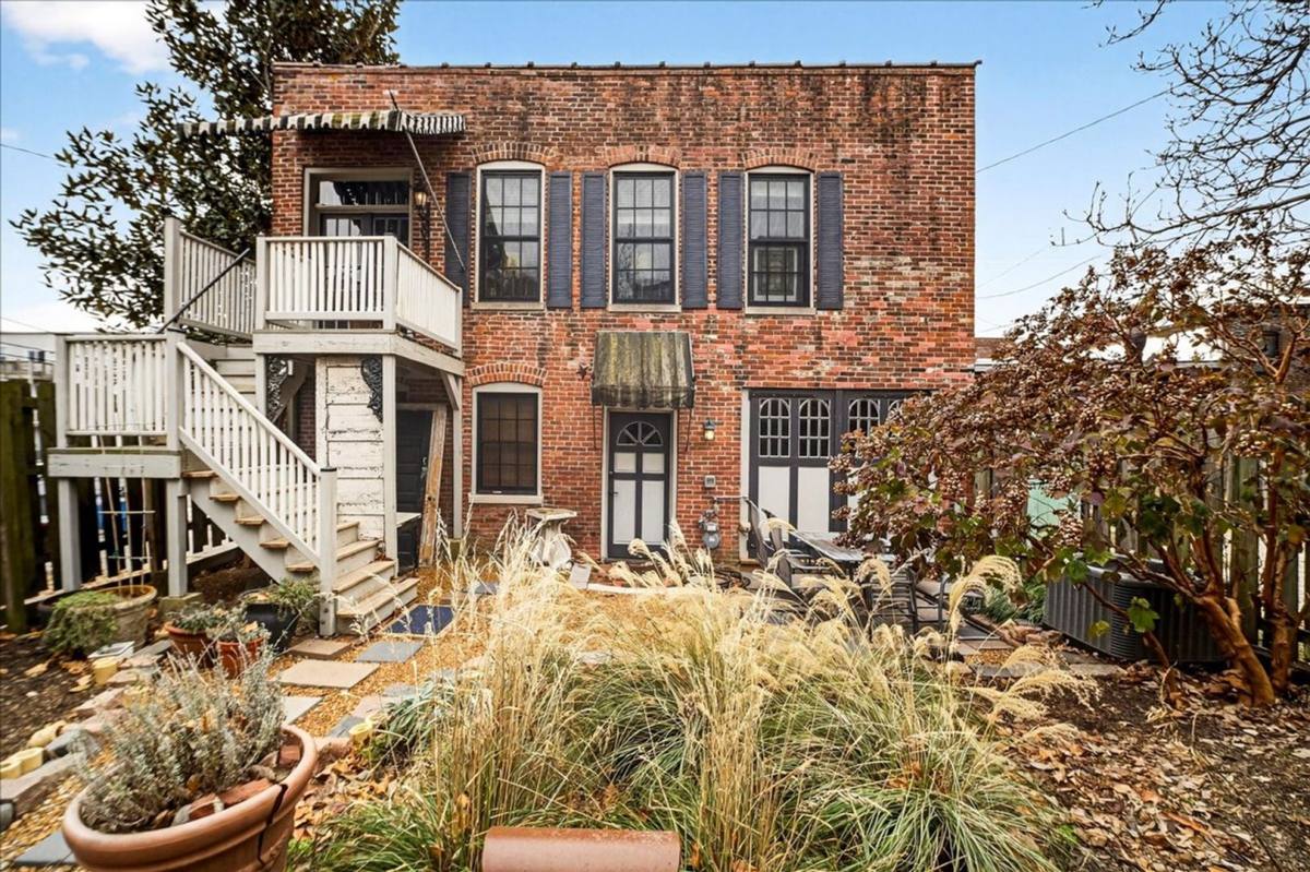 Apartment for rent at 1010 Allen Ave, Saint Louis, MO 63104