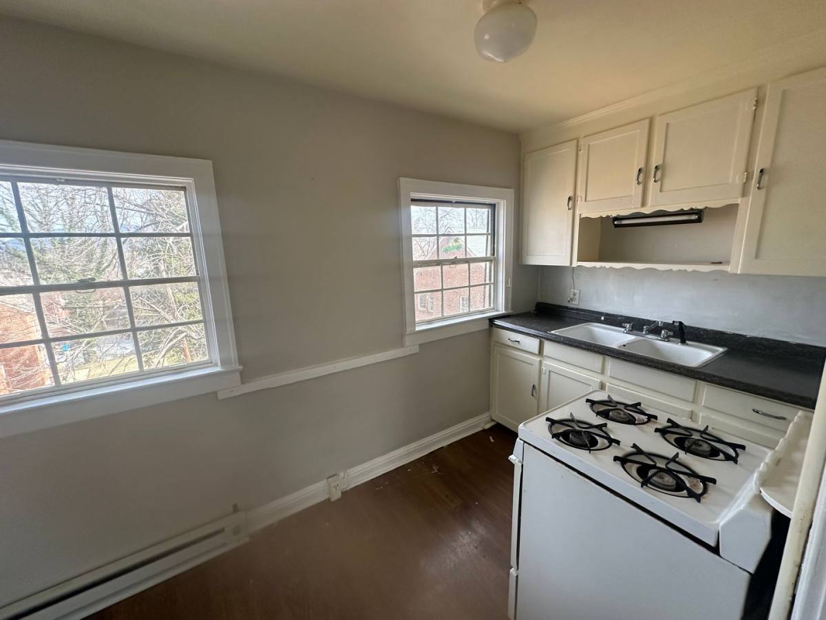 Apartment for rent at 3751 Sunrise Ave, Roanoke, VA 24012