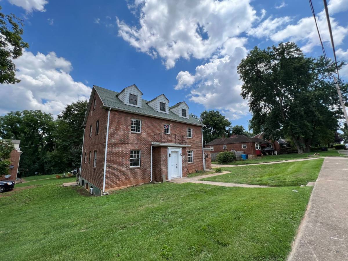 Apartment for rent at 3751 Sunrise Ave, Roanoke, VA 24012