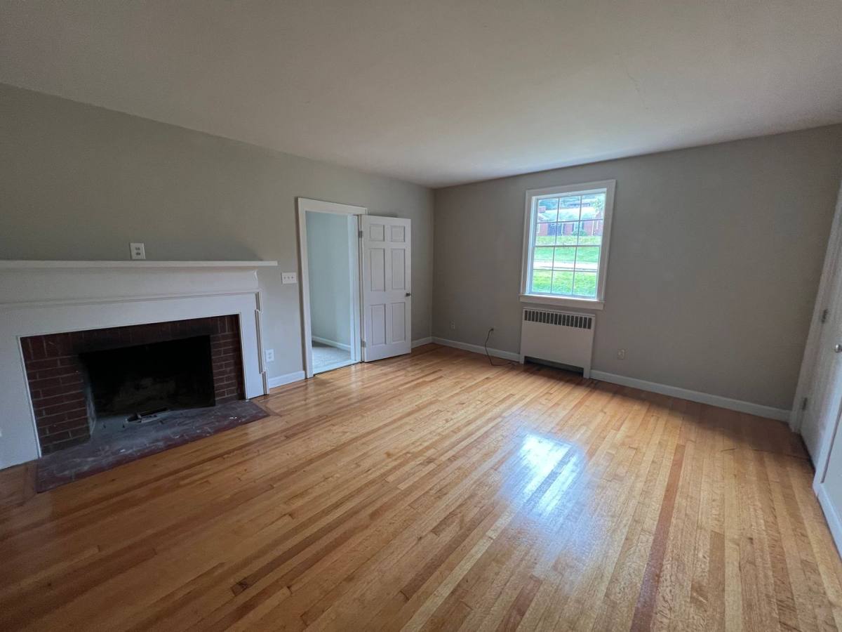 Apartment for rent at 3751 Sunrise Ave, Roanoke, VA 24012