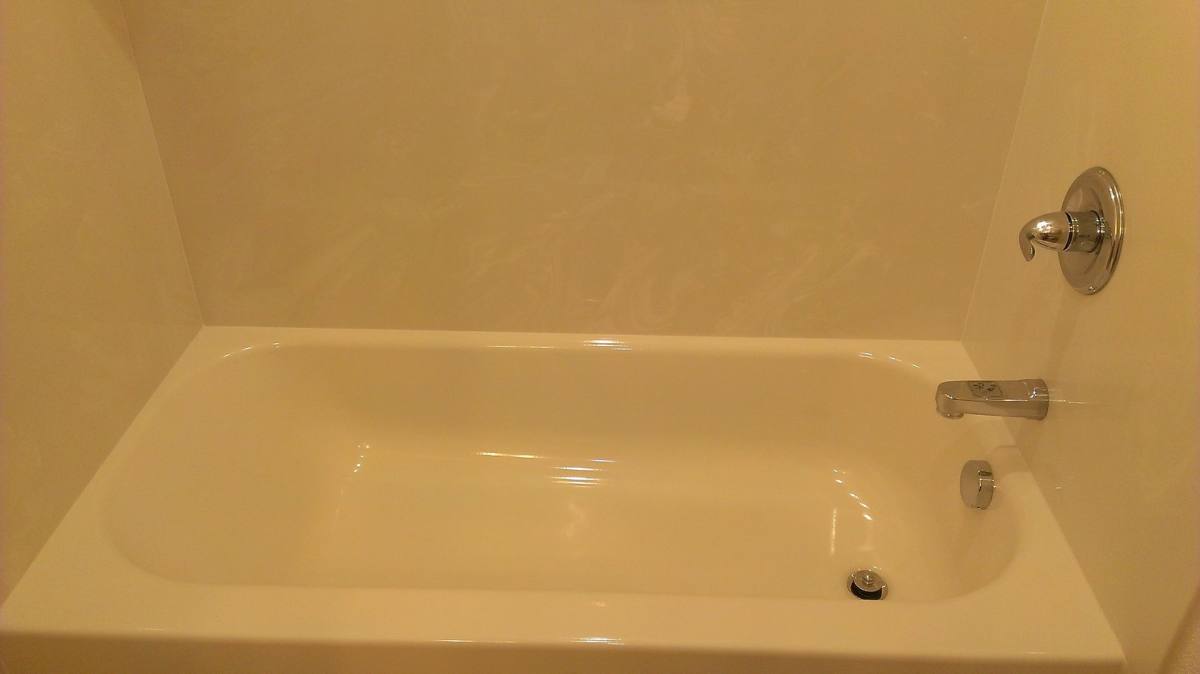 Apartment for rent at 1405 Stonewood Ave, Manteca, CA 95336
