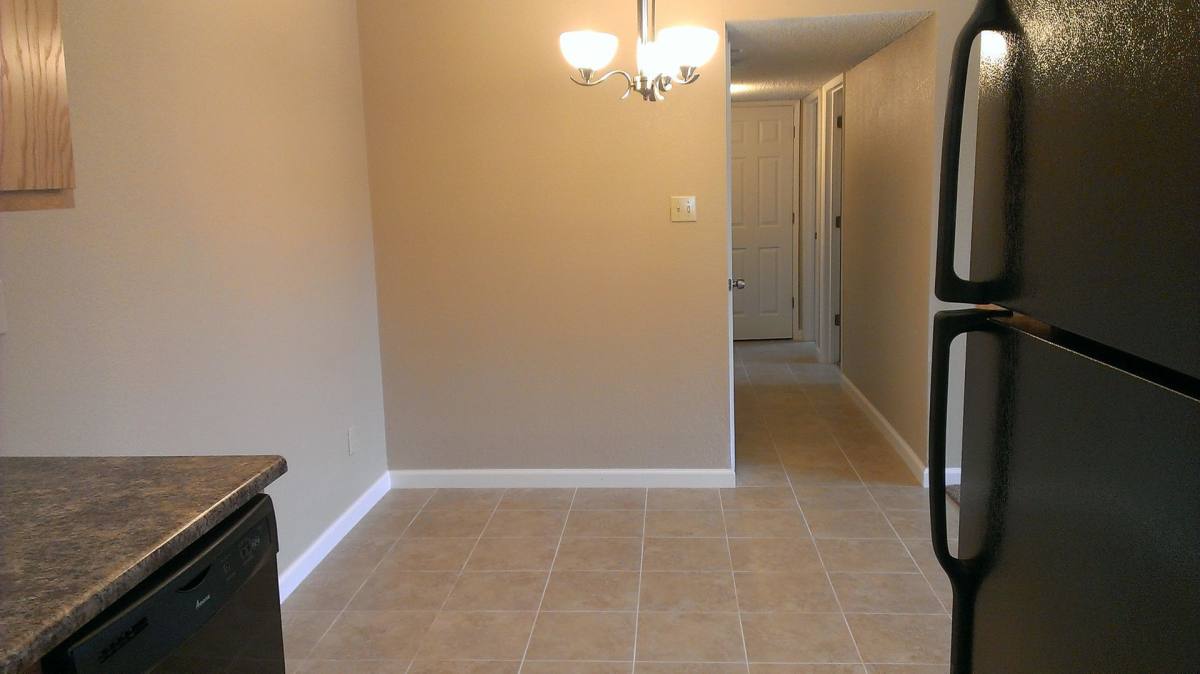 Apartment for rent at 1405 Stonewood Ave, Manteca, CA 95336