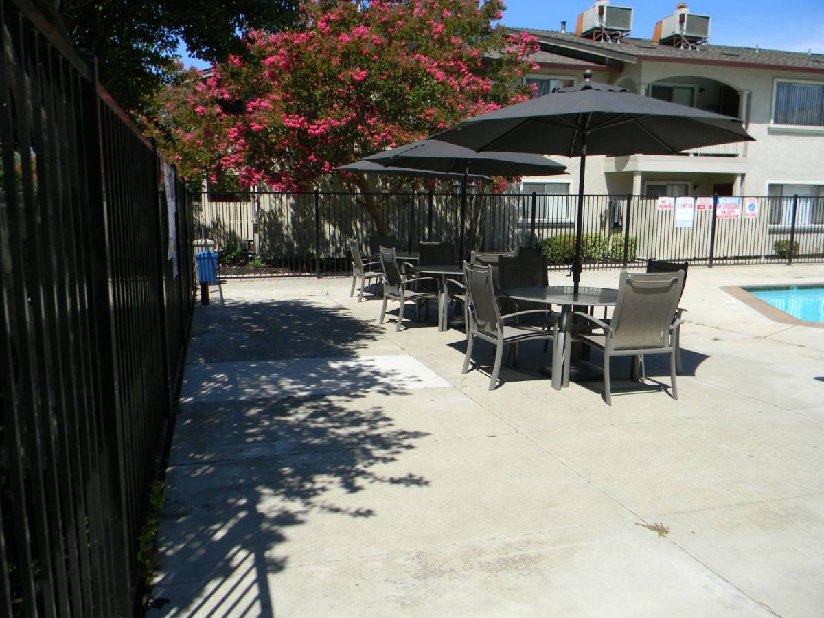 Apartment for rent at 1405 Stonewood Ave, Manteca, CA 95336