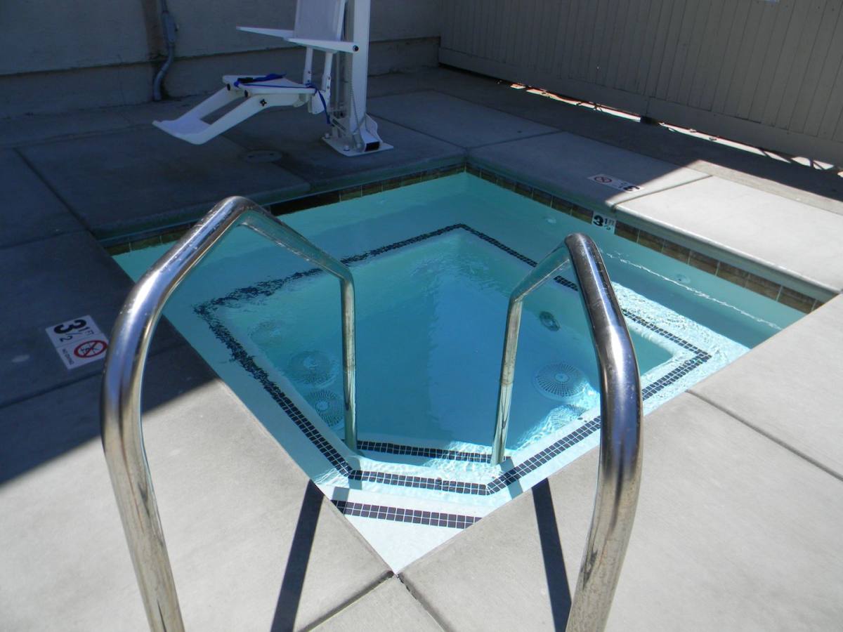 Apartment for rent at 1405 Stonewood Ave, Manteca, CA 95336