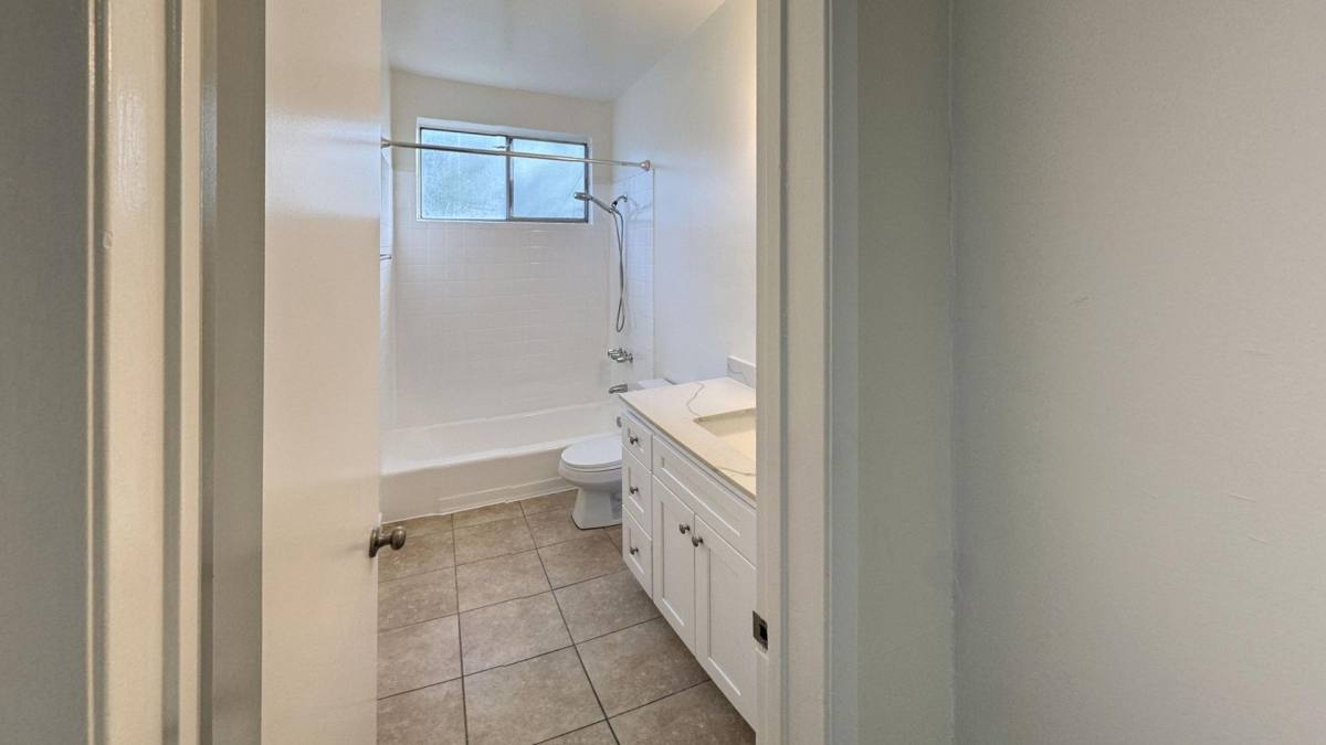 Townhouse for rent at 2014 Cloverfield #4, Santa Monica, CA 90404