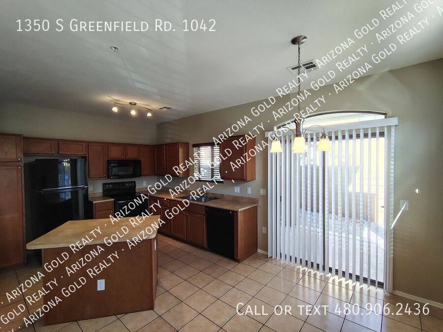 Townhouse for rent at 1350 S Greenfield Rd #1042, Mesa, AZ 85206