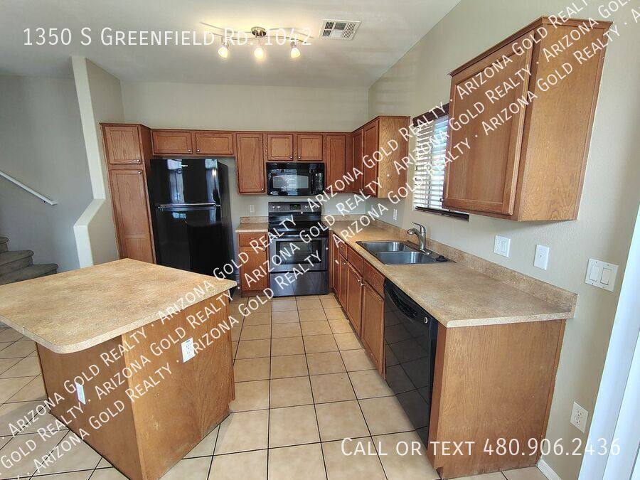 Townhouse for rent at 1350 S Greenfield Rd #1042, Mesa, AZ 85206