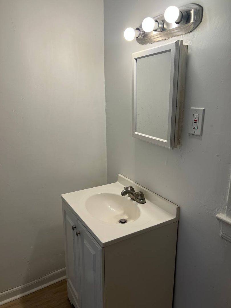 House for rent at 853 E 155th St, Cleveland, OH 44110