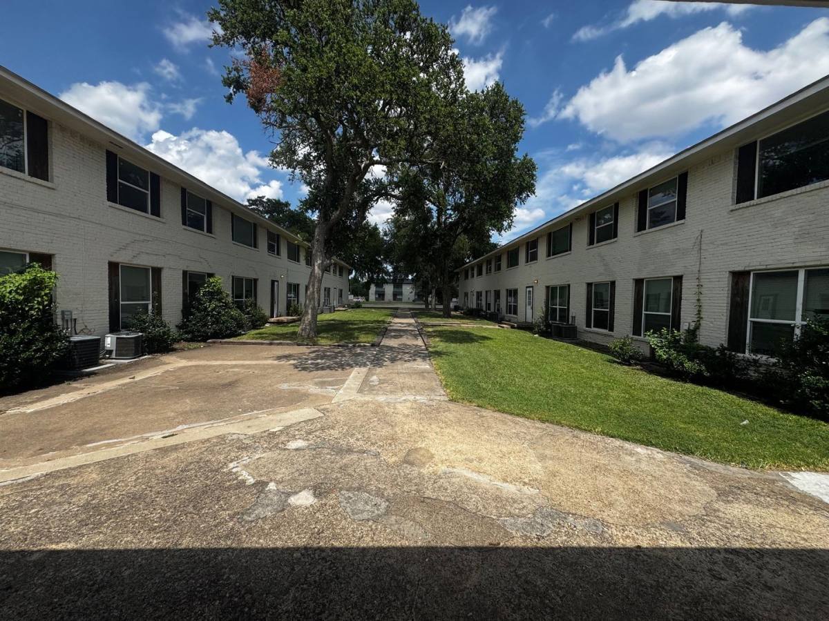 Apartment for rent at 100 S Bowser Rd, Richardson, TX 75081