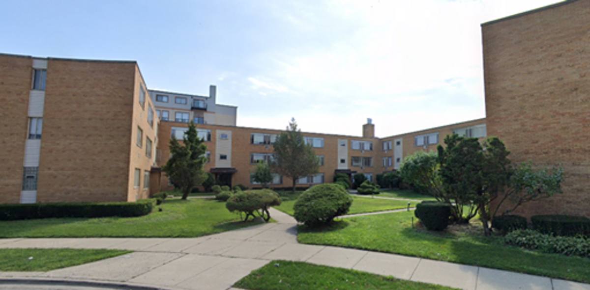 Apartment for rent at 2515 W Jerome St, Chicago, IL 60645