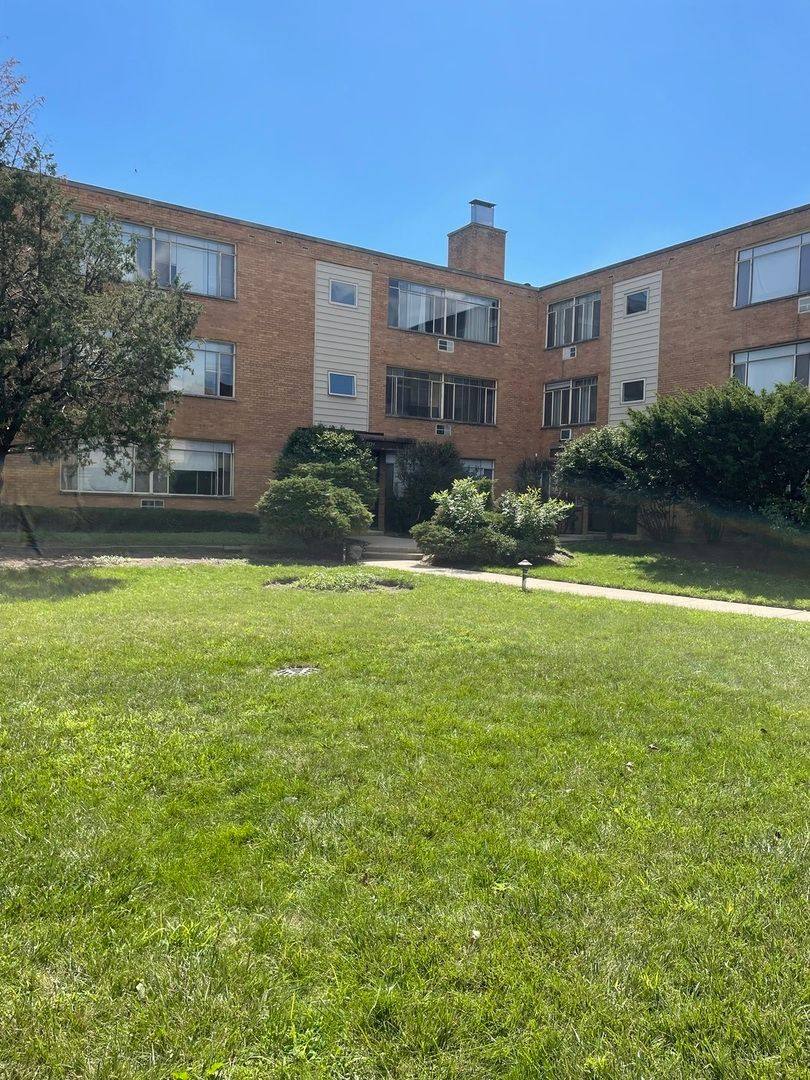Apartment for rent at 2515 W Jerome St, Chicago, IL 60645