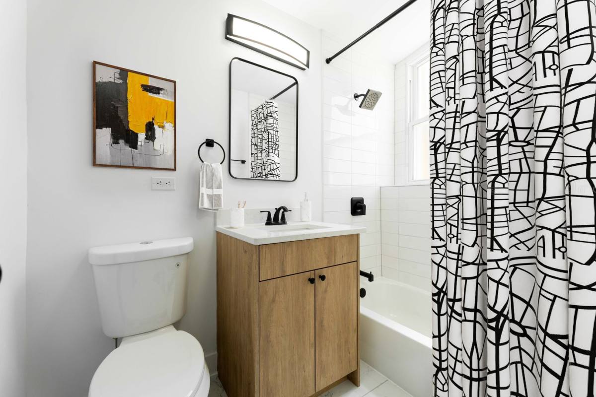 Apartment for rent at 2515 W Jerome St, Chicago, IL 60645