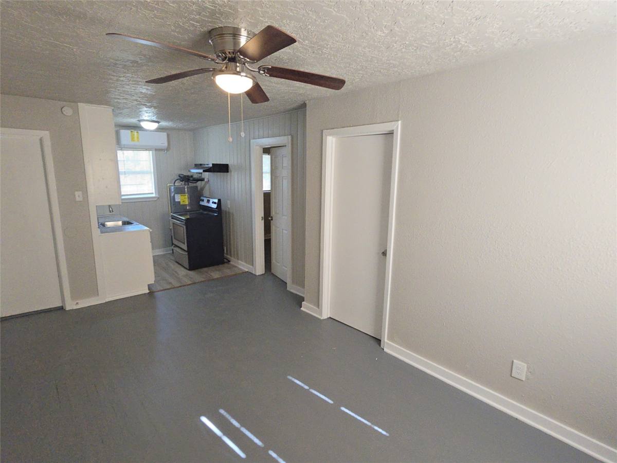 Apartment for rent at 3335 Tuam St #3, Houston, TX 77004