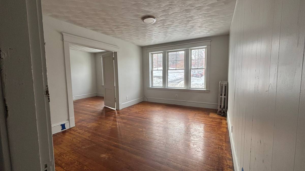 Apartment for rent at 190-200 Oak St, Holyoke, MA 01040