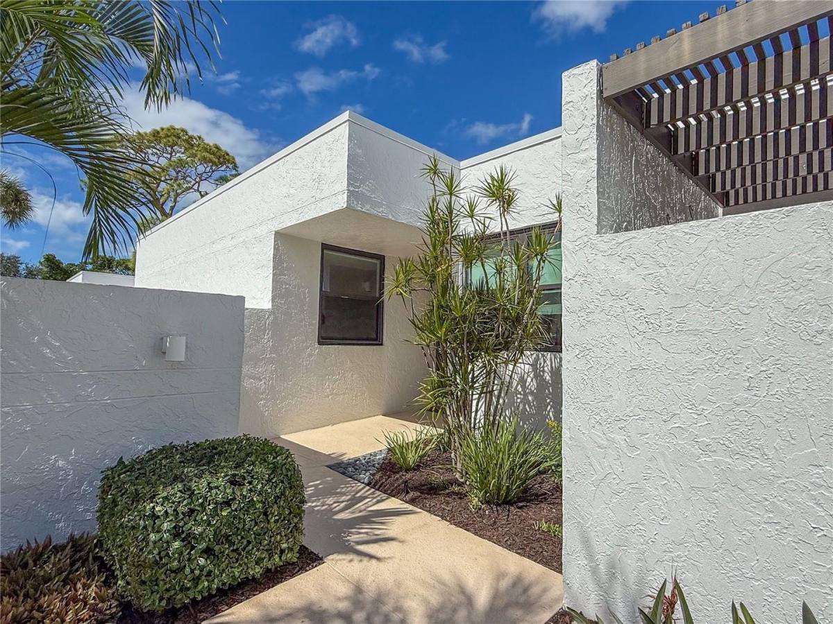Apartment for rent at 609 Bayport Way, Longboat Key, FL 34228