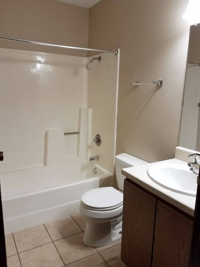 4617 S Baha Ave, Sioux Falls, SD 57106 - Townhouse For Rent - Image 4