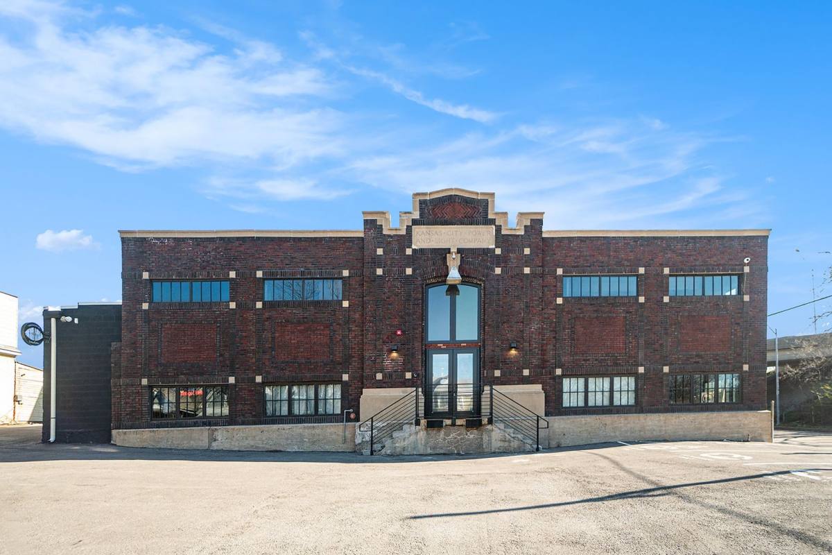 Apartment for rent at 2645 Madison Ave, Kansas City, MO 64108