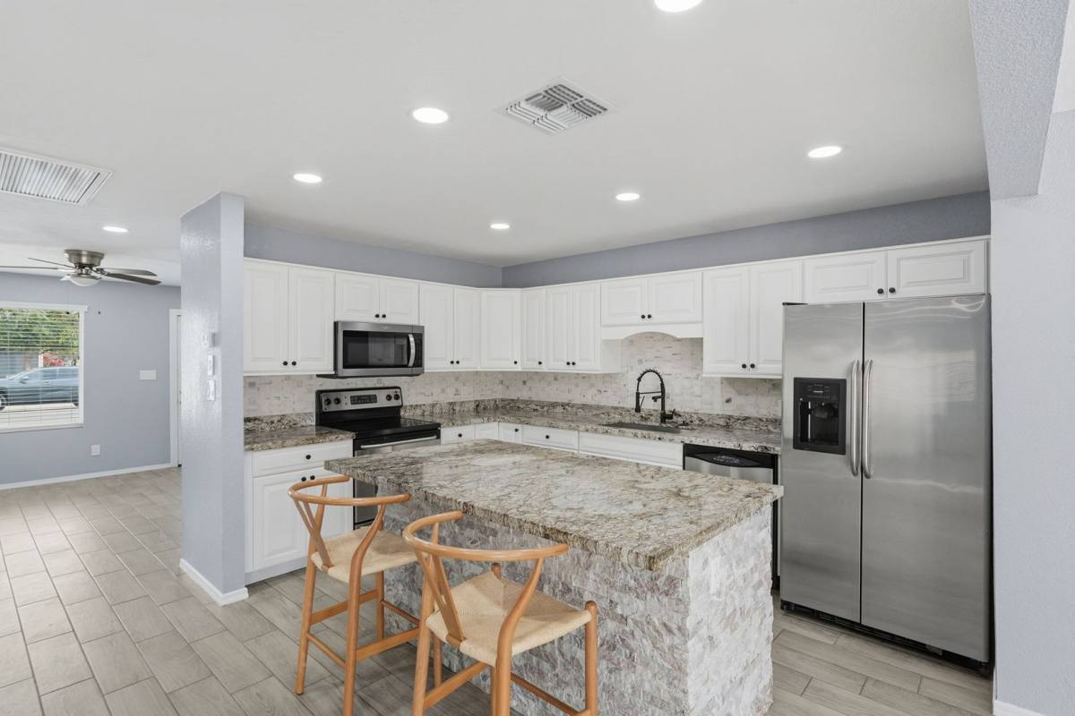 House for rent at 2934 N 79th Lane, Phoenix, AZ 85033
