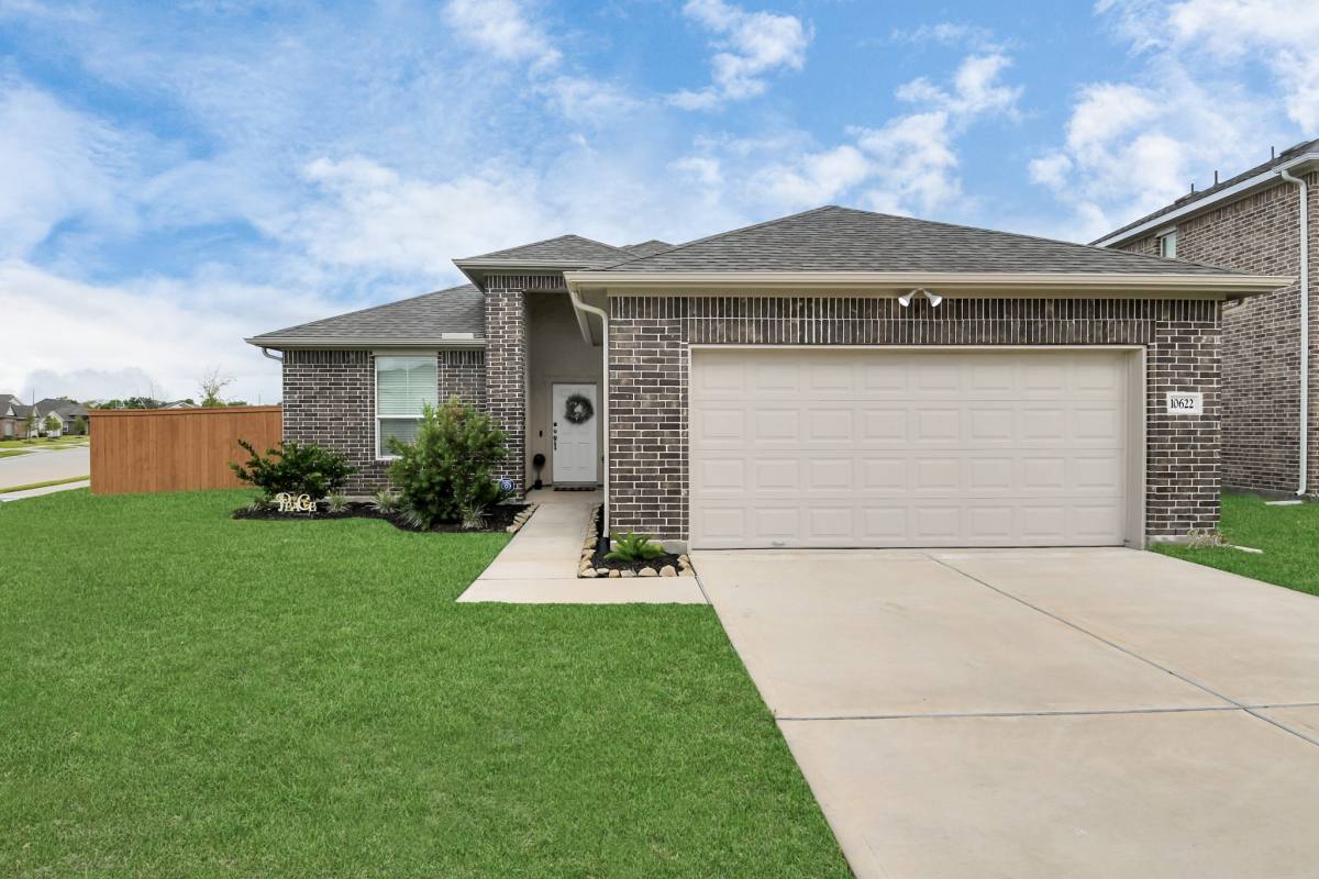 Apartment for rent at 10622 Cascade Creek Dr, Rosharon, TX 77583