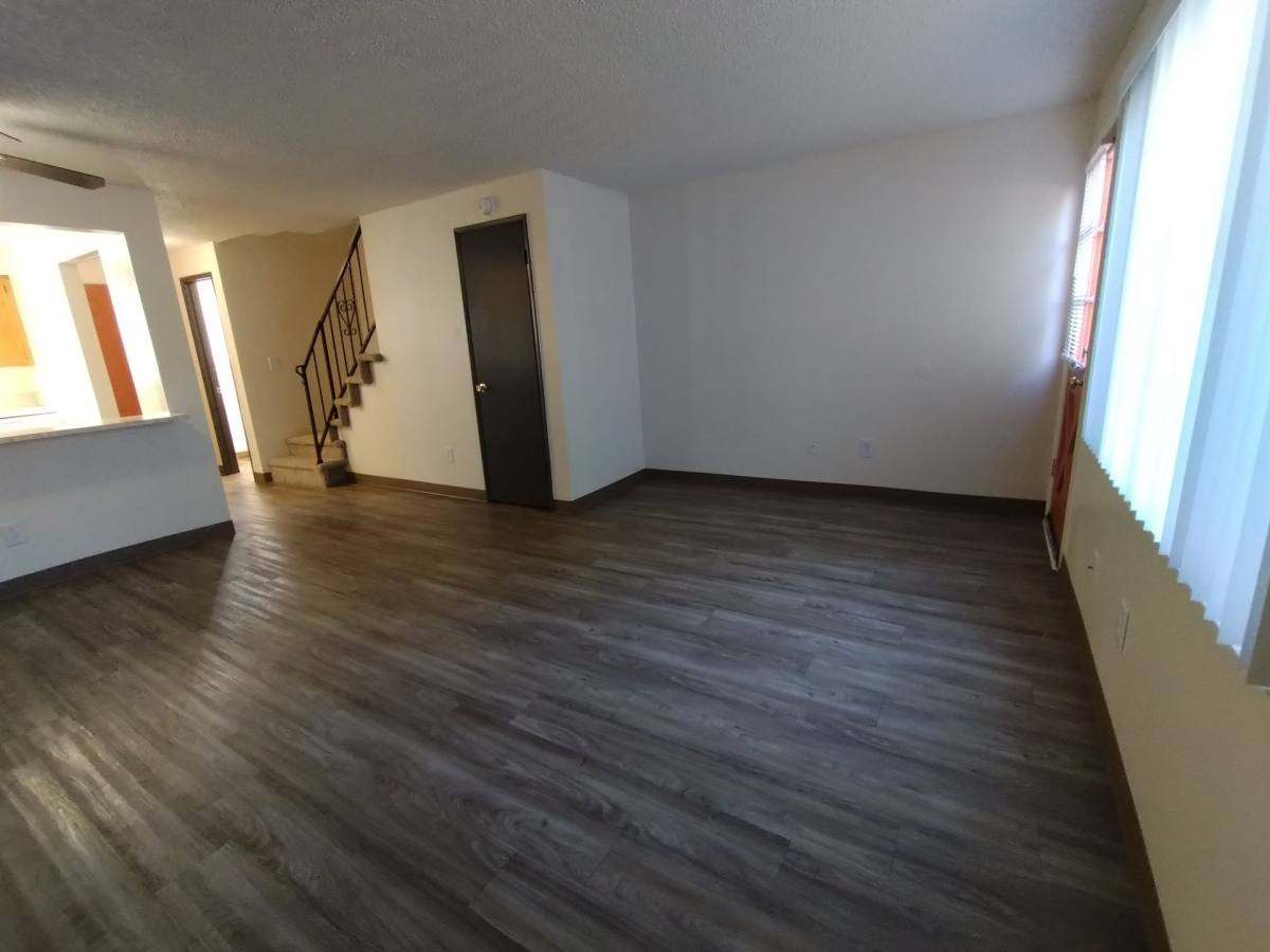 Townhouse for rent at 1355 NW 2nd St, McMinnville, OR 97128