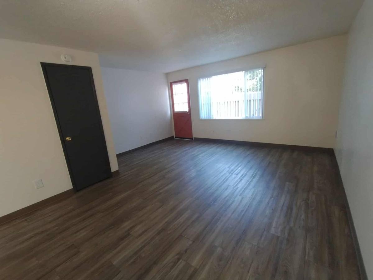 Townhouse for rent at 1355 NW 2nd St, McMinnville, OR 97128