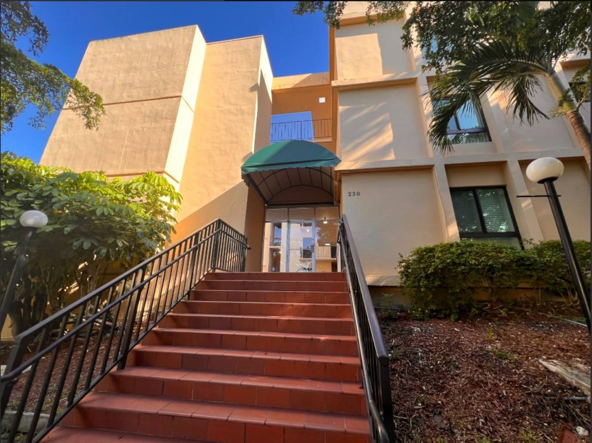 Apartment for rent at 230 Calabria Ave, Miami, FL 33134