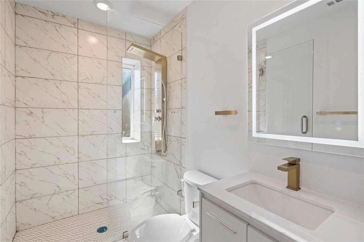 Apartment for rent at 5015 San Jacinto, Dallas, TX 75206