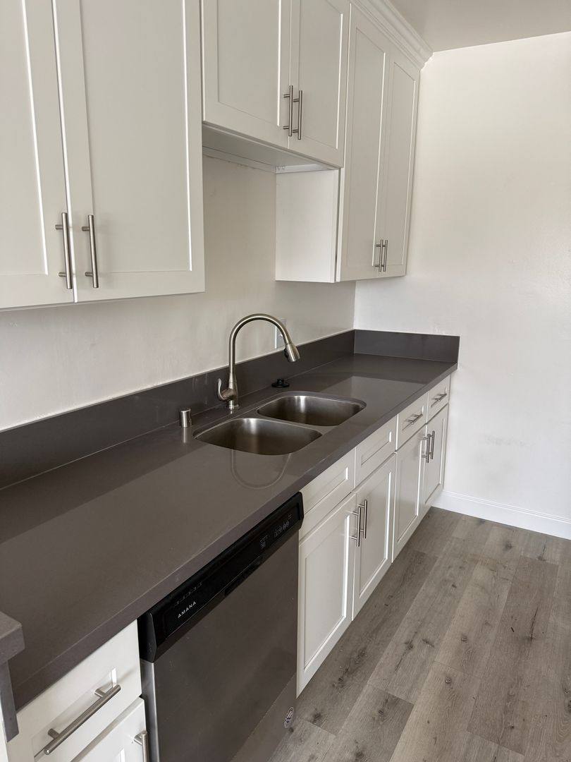 Apartment for rent at 1031-1035 N Harper Ave, Los Angeles, CA 90046