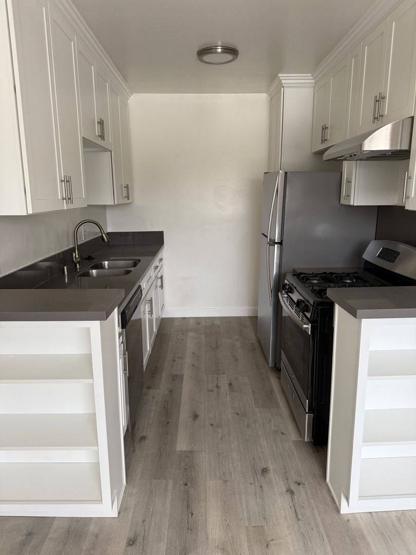 Apartment for rent at 1031-1035 N Harper Ave, Los Angeles, CA 90046