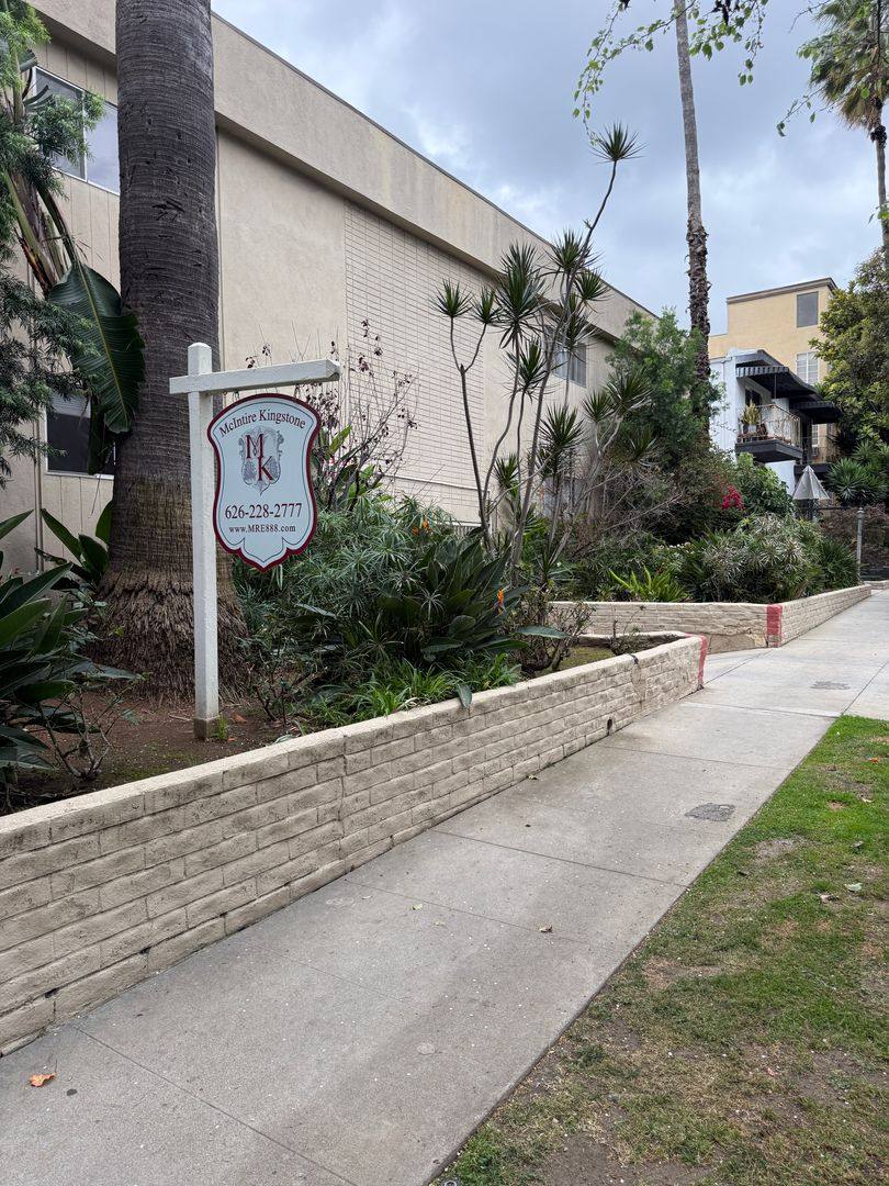 Apartment for rent at 1031-1035 N Harper Ave, Los Angeles, CA 90046