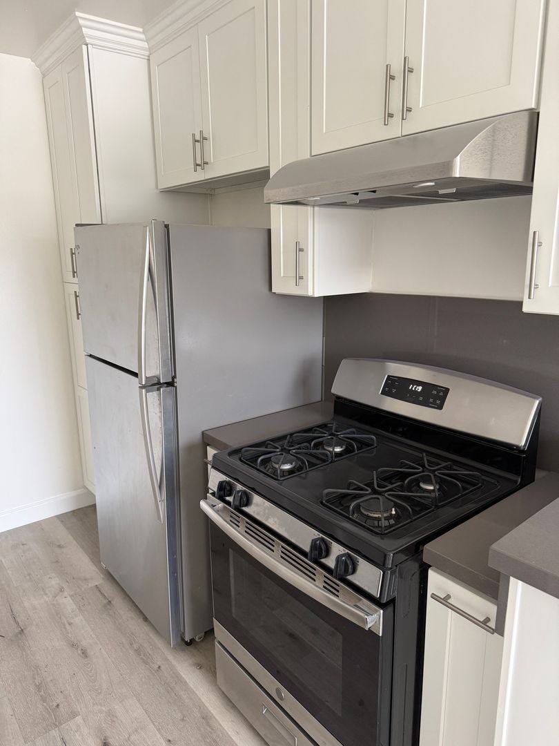 Apartment for rent at 1031-1035 N Harper Ave, Los Angeles, CA 90046