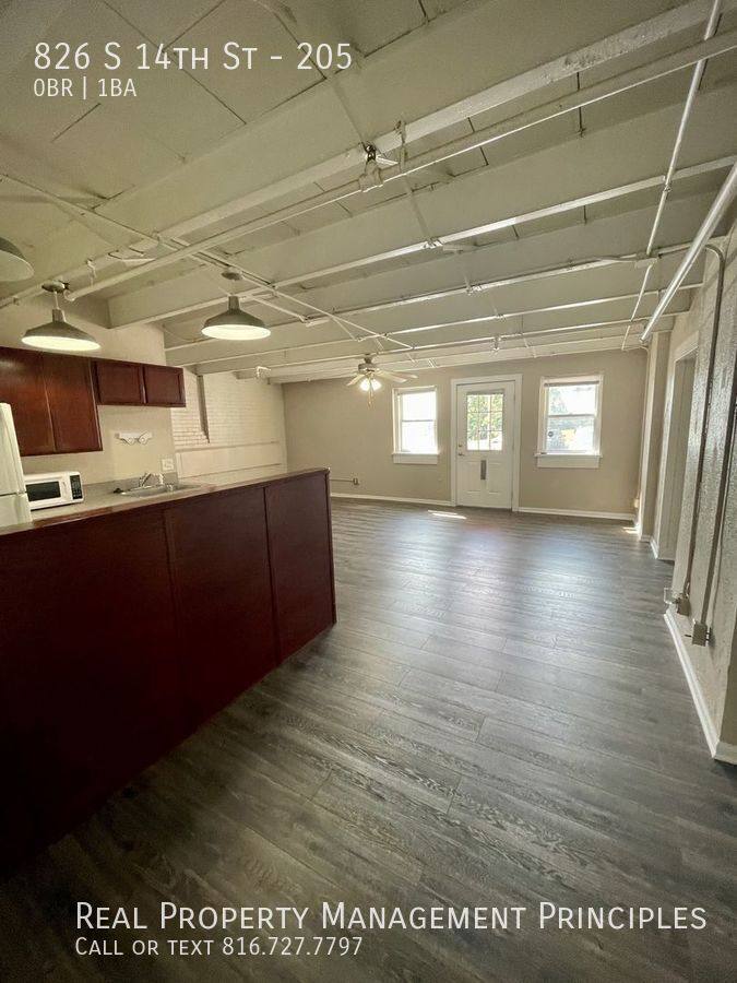 Apartment for rent at 826 S 14th St #205, Saint Joseph, MO 64501