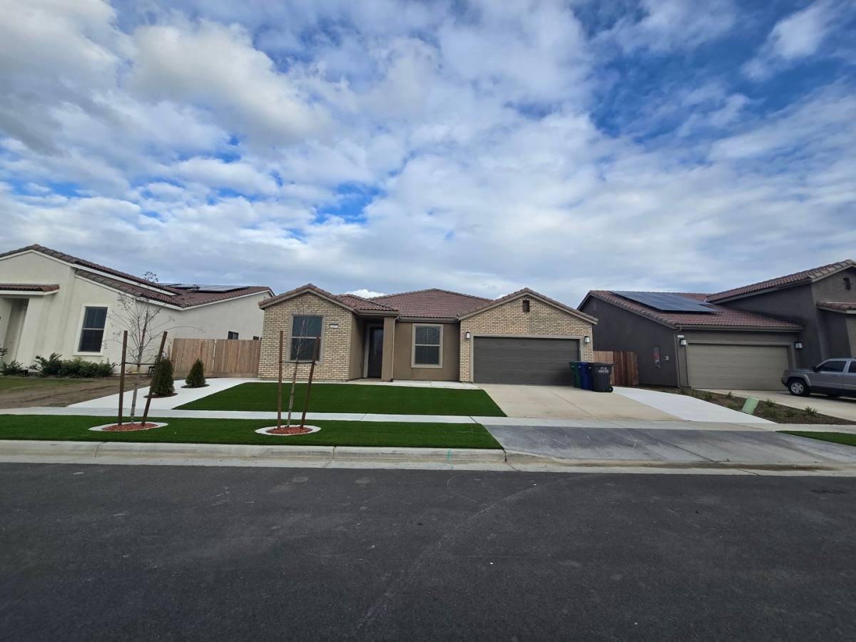 House for rent at 1455 N Frontier St, Hanford, CA 93230