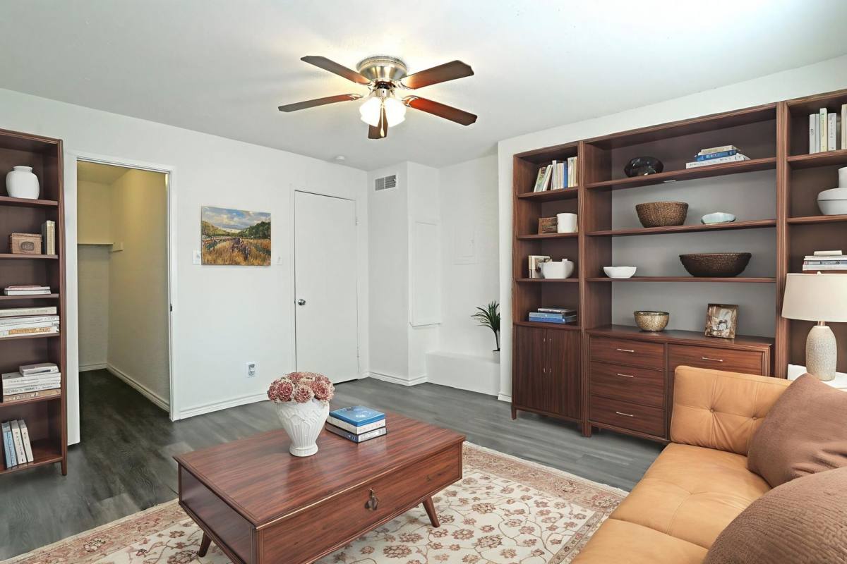 Apartment for rent at 6103 Manor Rd, Austin, TX 78723