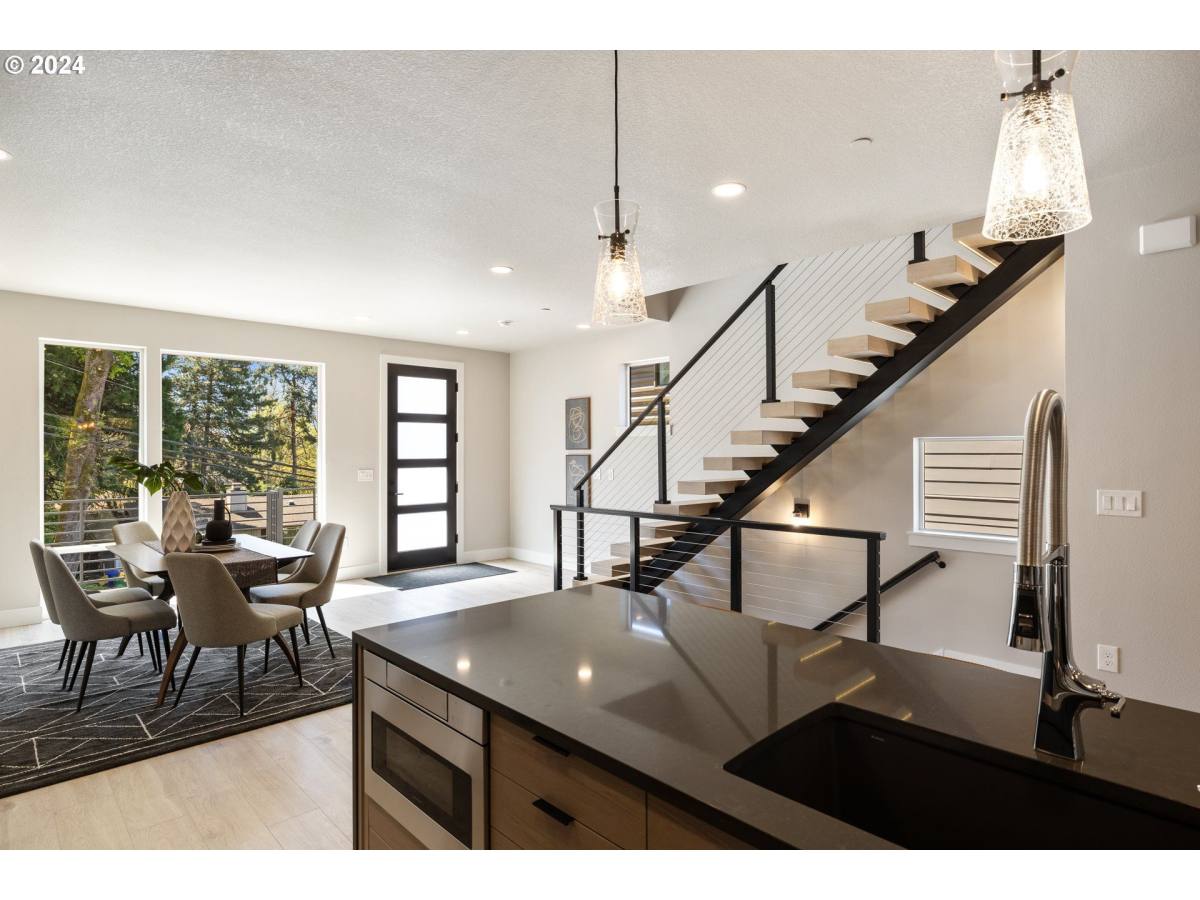 Apartment for rent at 617 & 623 SW Lobelia St, Portland, OR 97219