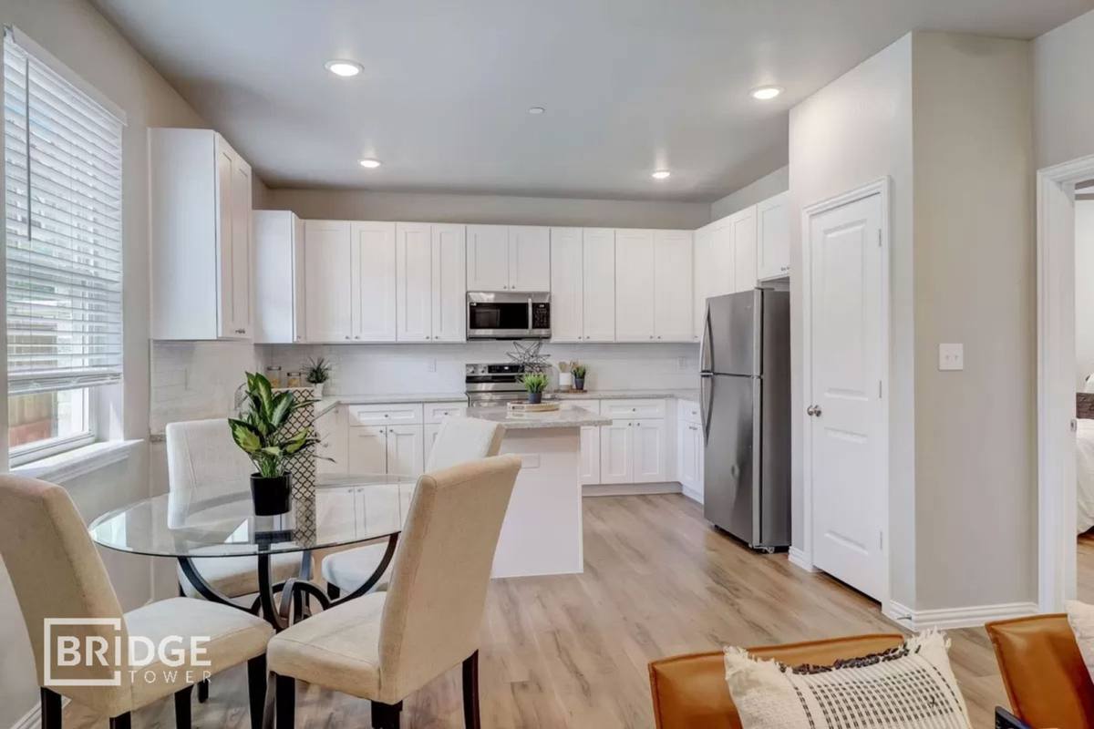 Townhouse for rent at 1239 Sunnyvale Lane, Burleson, TX 76028